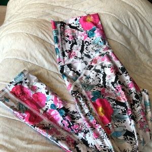 Emily Hzu yoga/Pilates leggings size L